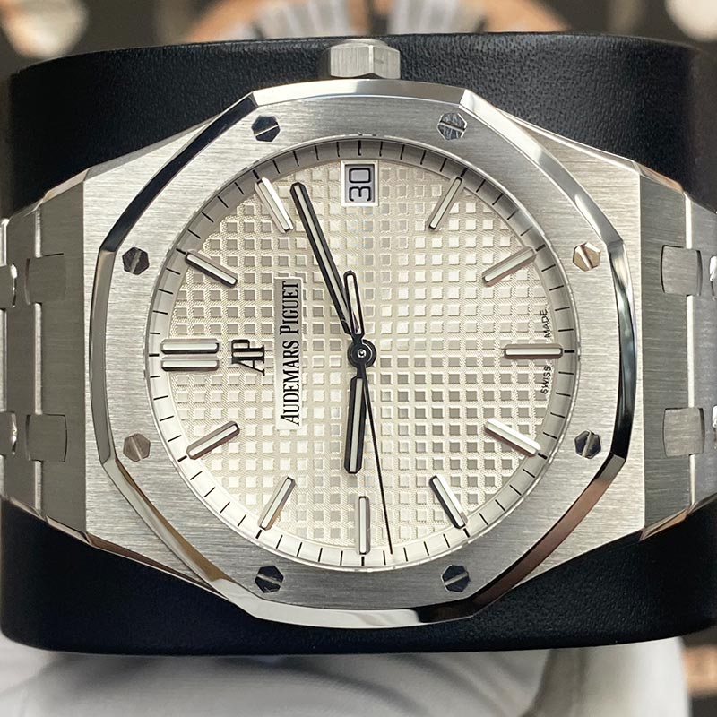 Audemars Piguet Royal Oak 41mm 15500ST.OO.1220ST.04 White Dial Pre-Owned