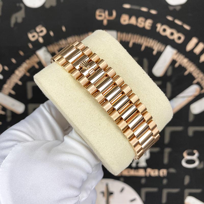 Rolex Day-Date 40 Presidential 228235 Fluted Bezel Sundust Dial