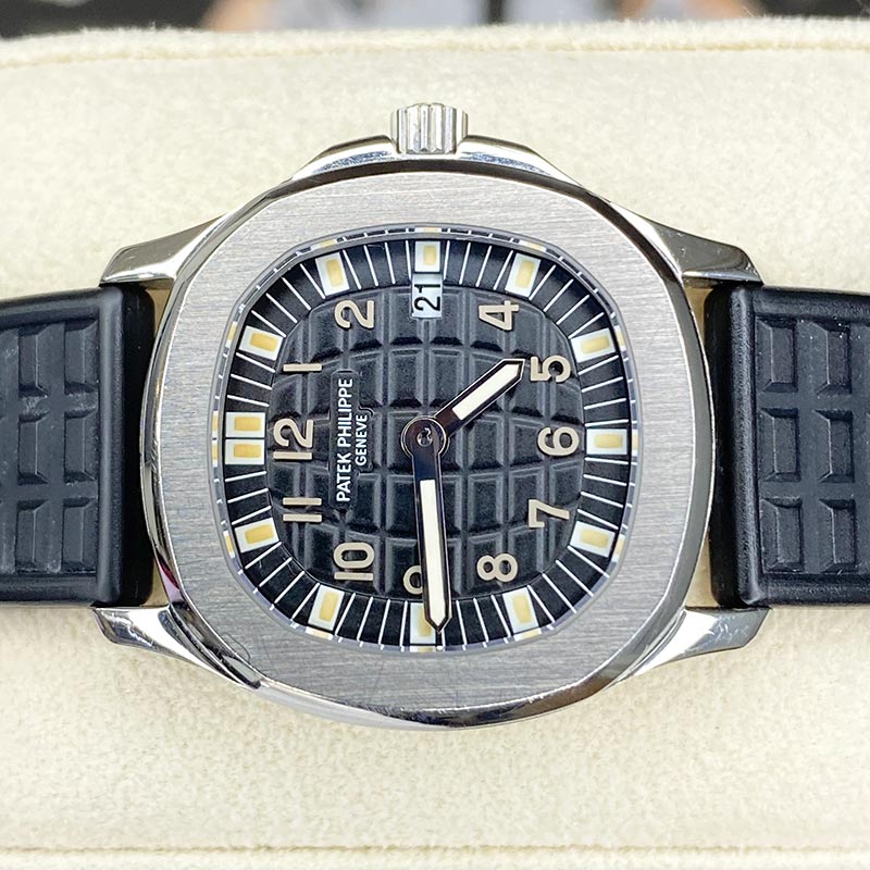 Patek Philippe Aquanaut Quartz 29mm 4960A Black Dial Pre-Owned